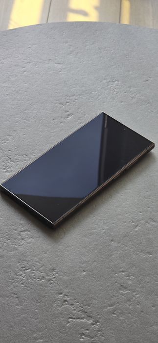 Samsung galaxy ultra24 256gb używany przez kobietę