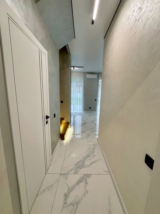 Продам котедж з ремонтом в районі Щасливе!