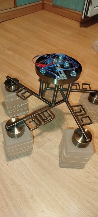 Металлическая люстра