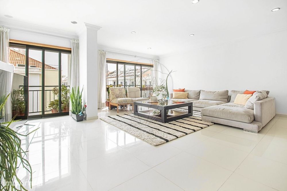 Apartamento T4 para arrendamento