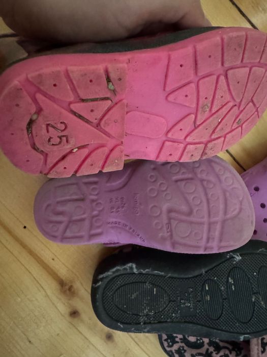Buty r. 26 kalosze, kapcie, klapki