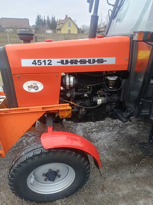 Ursus 4512 z plugiem