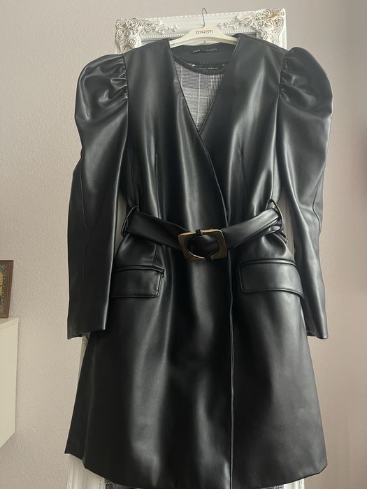 Платье из экокожи Zara, размер М.