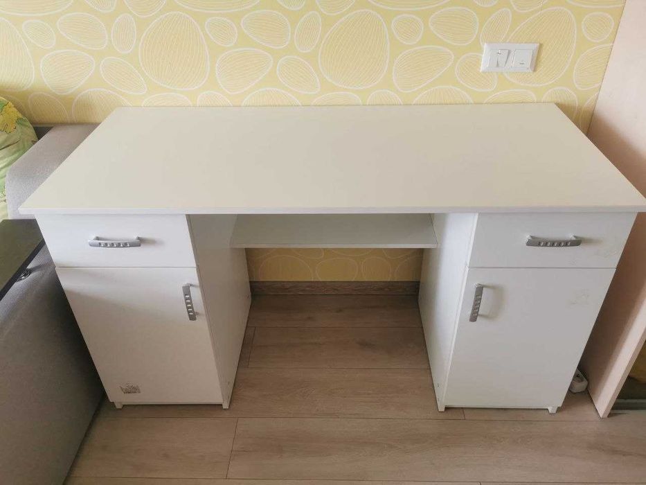 Стіл письмовий білий