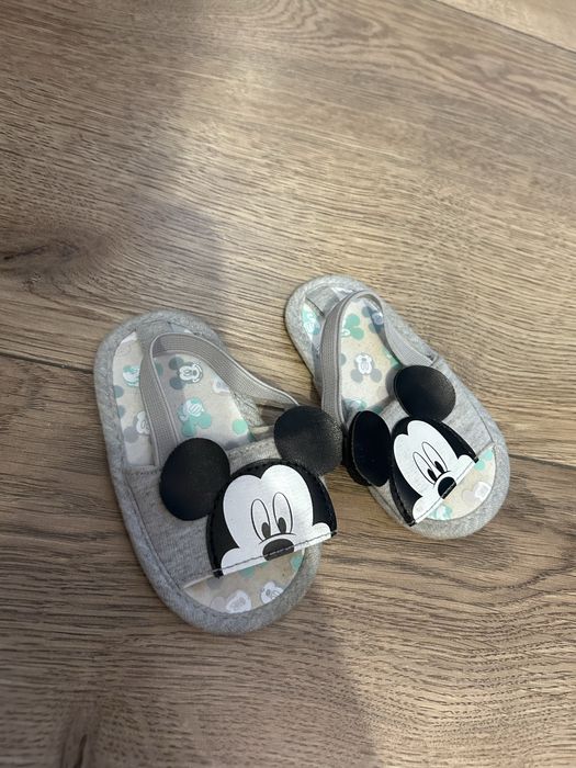 Klapki niemowlęce 18