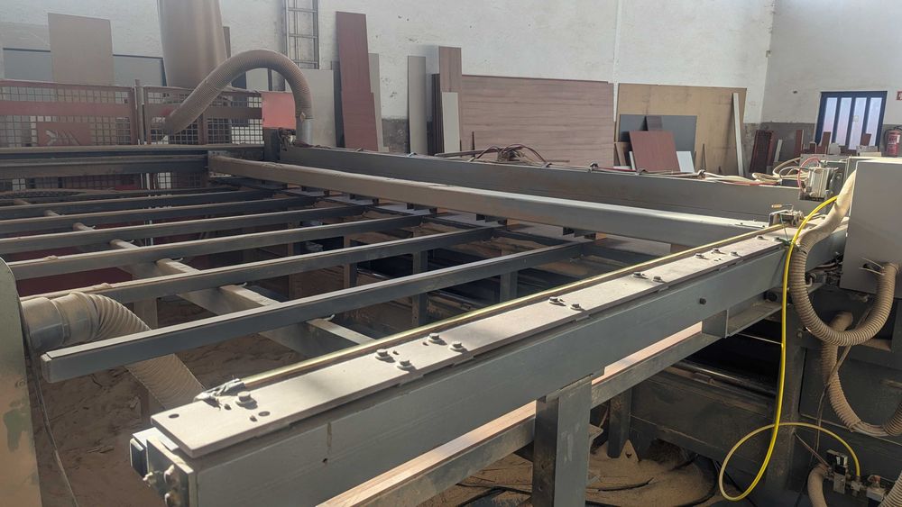 Máquina de carpintaria - seccionadora de corte marca CASADEI
