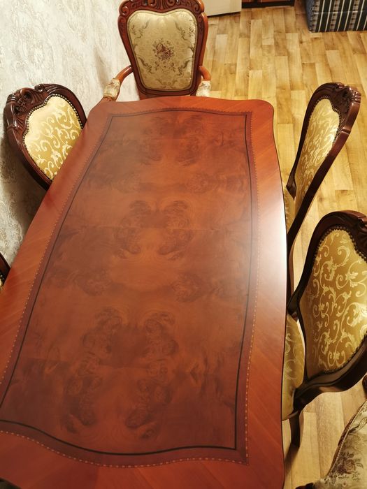 Продам антикварный стол и стулья