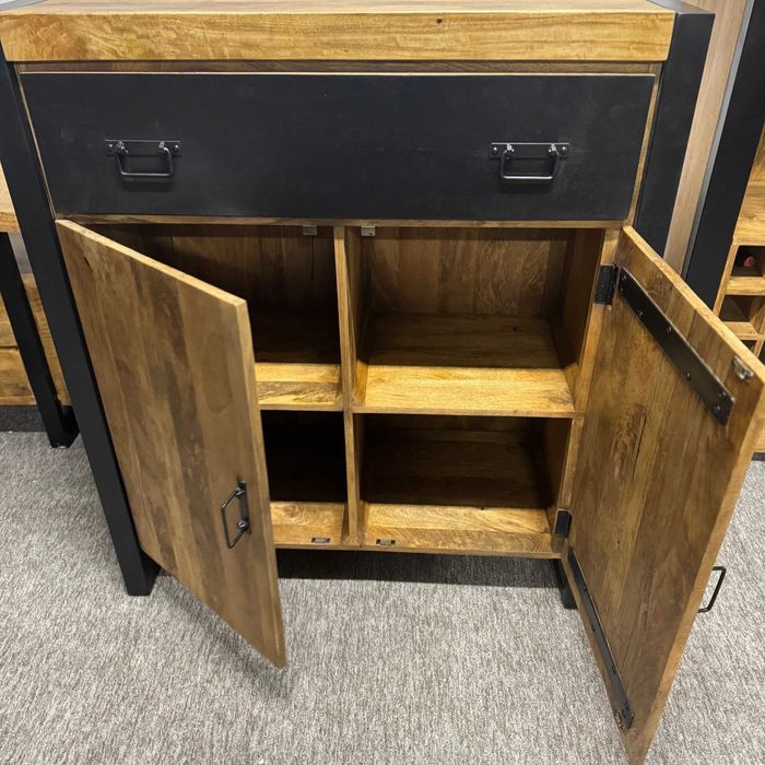 Piękna duża Komoda serii Britt tylko w MangoMeble