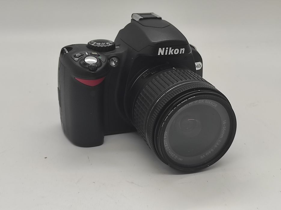 Nikogo d40, plus obiektyw.