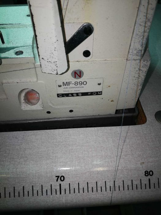 Maszyna drabinkowa / renderka Juki MF-890 (3-igłowa, 5-nitkowa) + stół i silnik
