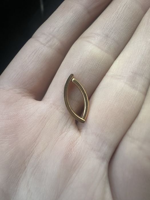 Сережка в пупок, пірсинг