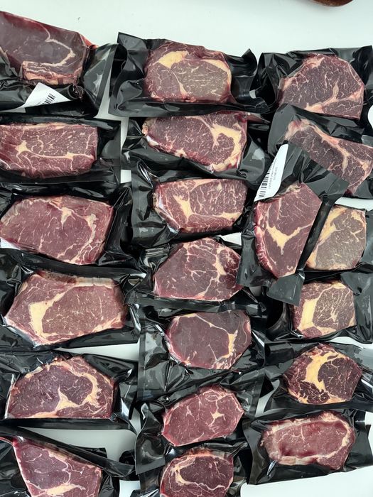 Рібай та різні види яловичіх стейків  , стейки 250-350 gr