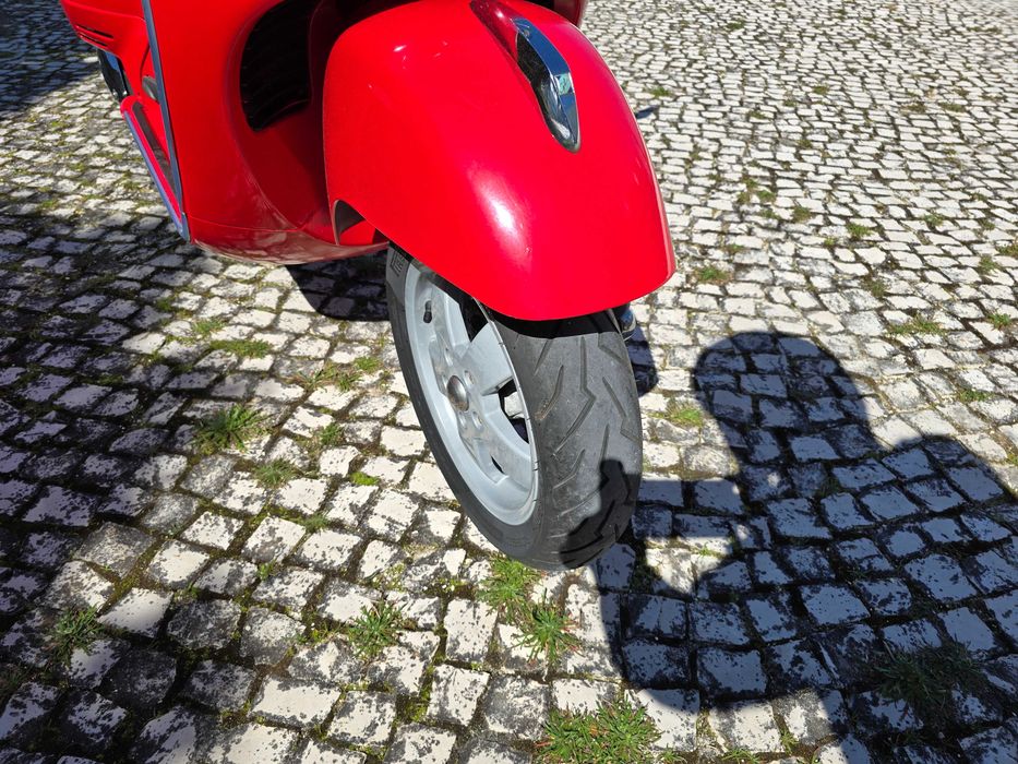 Vespa GTS 125 — 2007 — 26.000 km — Muito estimada