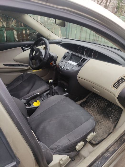 Нісан прем'єра р12