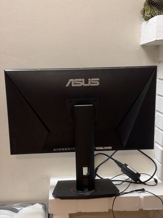 ASUS VG279Q de 27", Full HD e 144 Hz