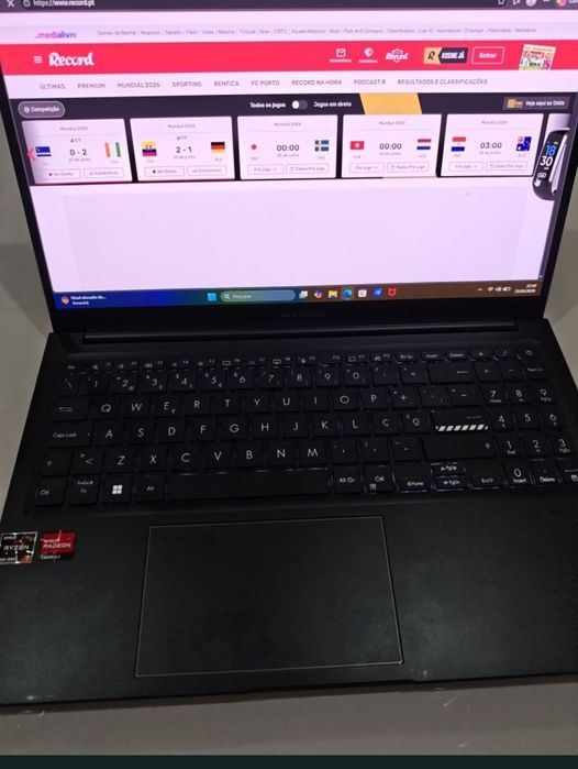 ASUS Vivobook 15 OLED | Ryzen 7 (8 Cores) | 16GB RAM | 512GB SSD |