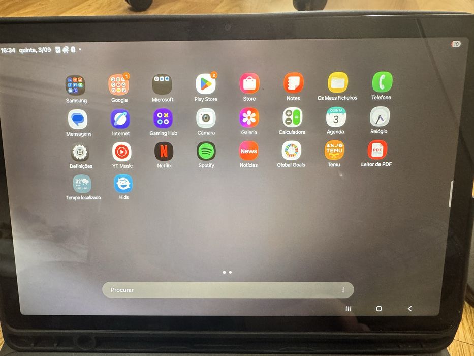 Tablet Samsung Galaxy Tab A9+ com teclado e rato