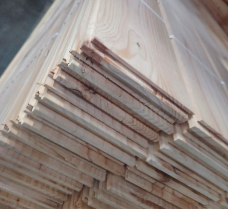 Soalho em pinho 2.60x14.5x2.6 e 260x12.5 x2.6