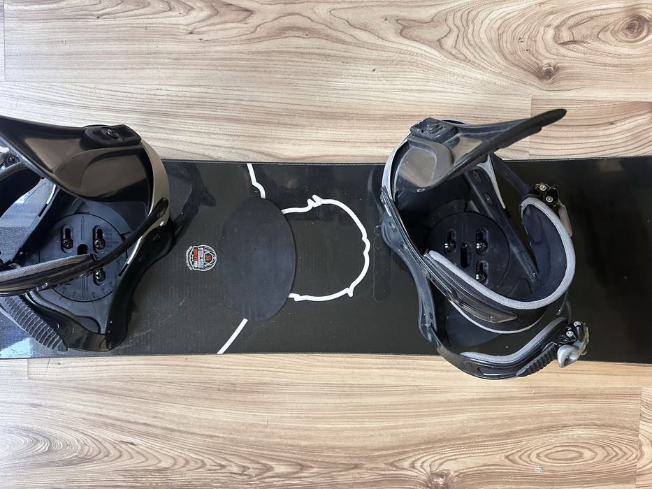 Deska snowboardowa o długości 155 cm