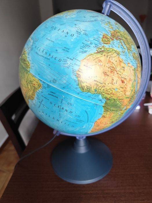 Globo terrestre com luz