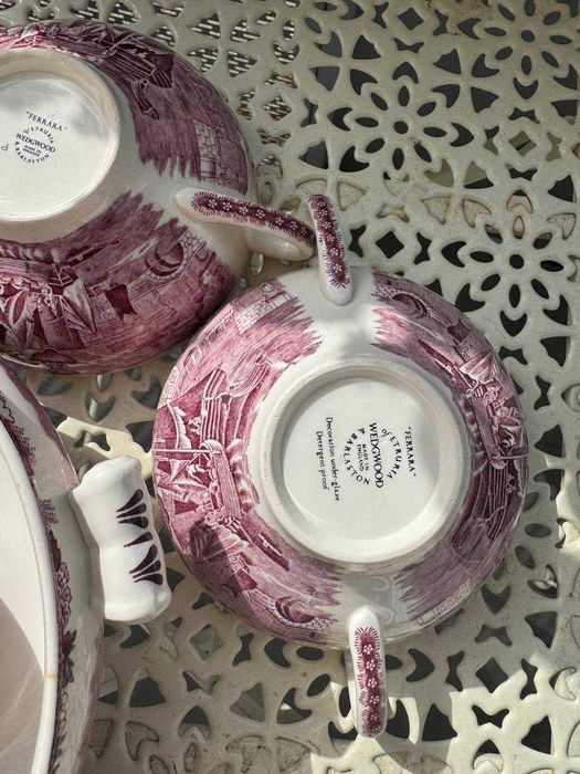 Wedgwood Ferrara – duży serwis porcelanowy, ponad 45 elementów