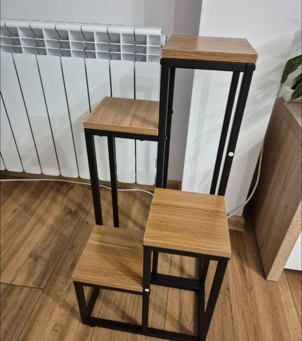 Stojak na Kwiaty typu Loft 4 Poziomy Metalowa Konstrukcja na doniczki