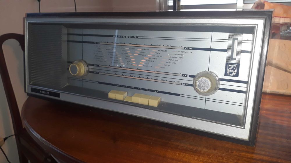 Antigo Rádio Philips Alfiere 5 (de 1964)