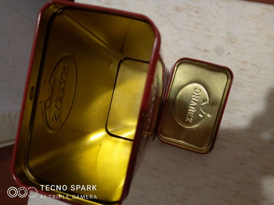 Коробка металева