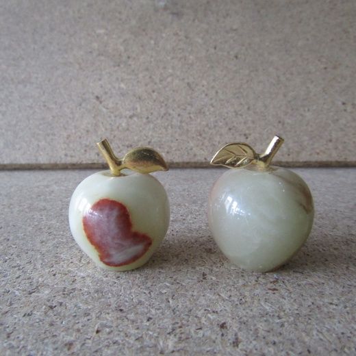 Статуэтка декоративное украшение яблоко оникс