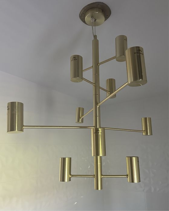 Żyrandol - lampa na 12 żarówek.