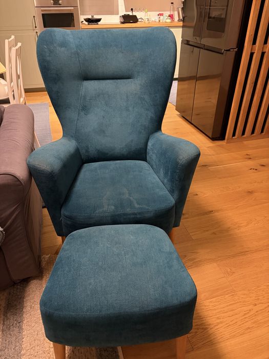 Fotel z podnóżkiem ala uszak