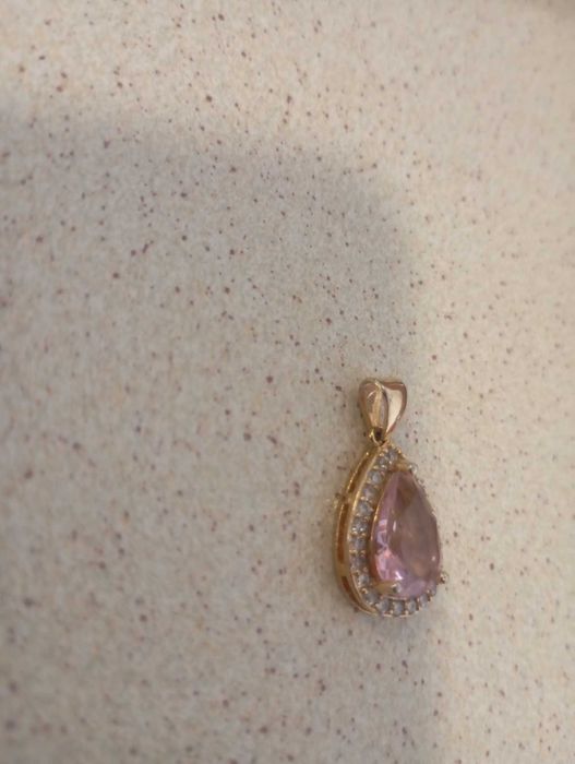 pingente de Kunzita Pera Halo de Moissanita em Ouro Rosa 14 kt.