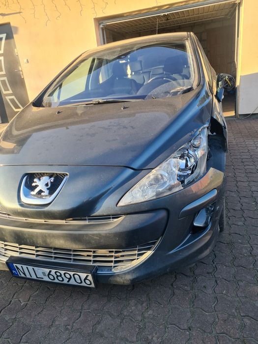 Peugeot 308 uszkodzony