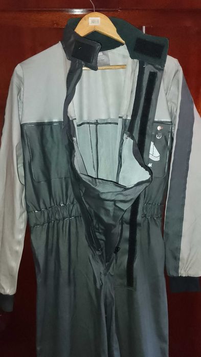 Продам ! Новый не промокаемый комбинезон для работ связных с водой.