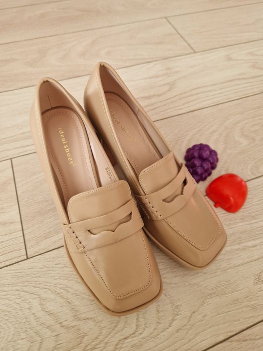 Лофери взуття на каблуку 38р