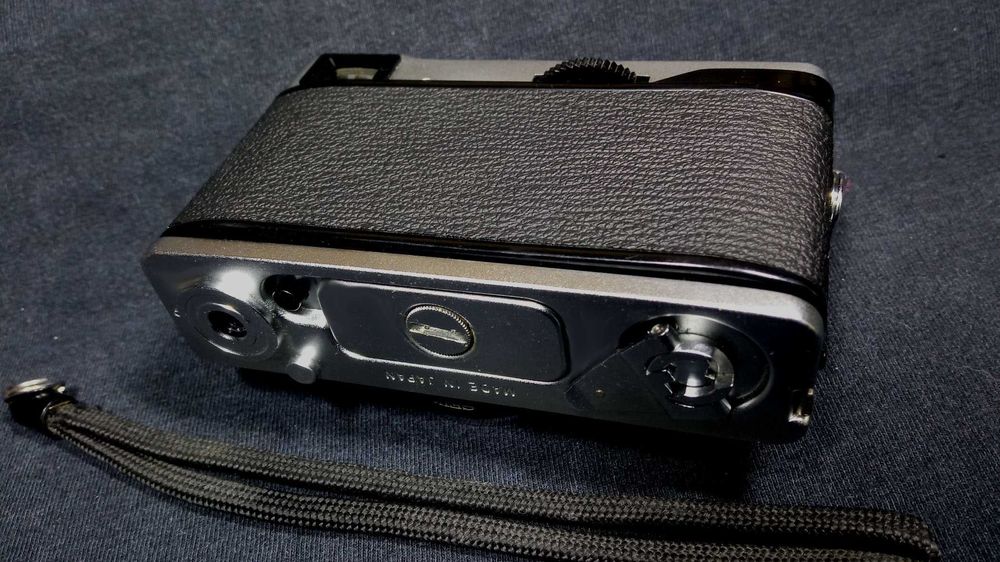 Olympus-35 EC E.Zuiko 42mm 2.8