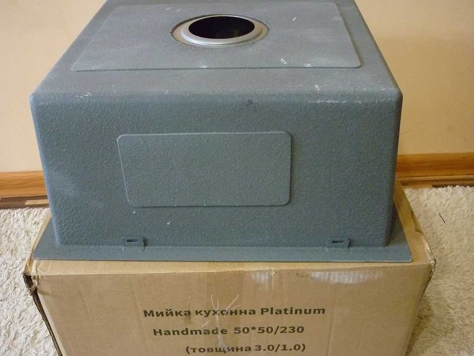 Врізна кухонна мийка зі змішувачем