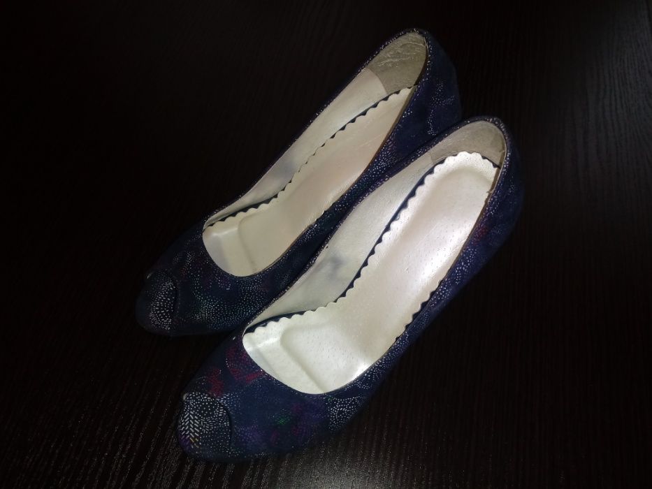 Czółenka z odkrytym palcem