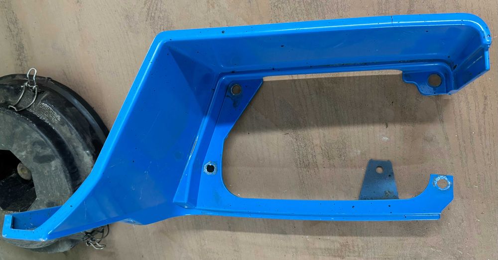 Корпус підніжки кабіни, мильниця ліва DAF FX106 Euro-6 1948243