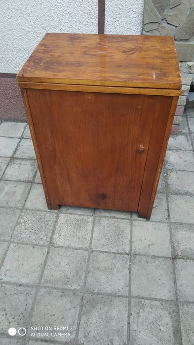 Тумба (швейной машинки) 2 стула.