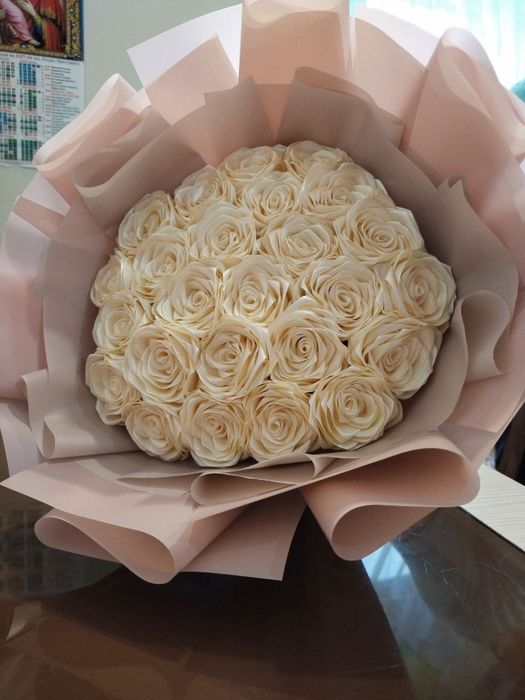 Букет роз из атласной ленты