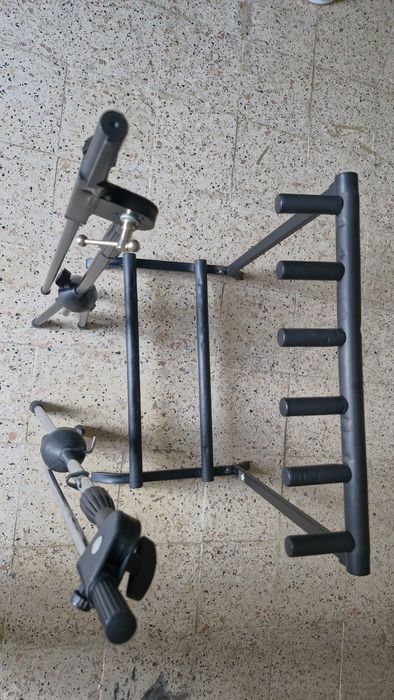 Tripés de microfone e suporte múltiplo