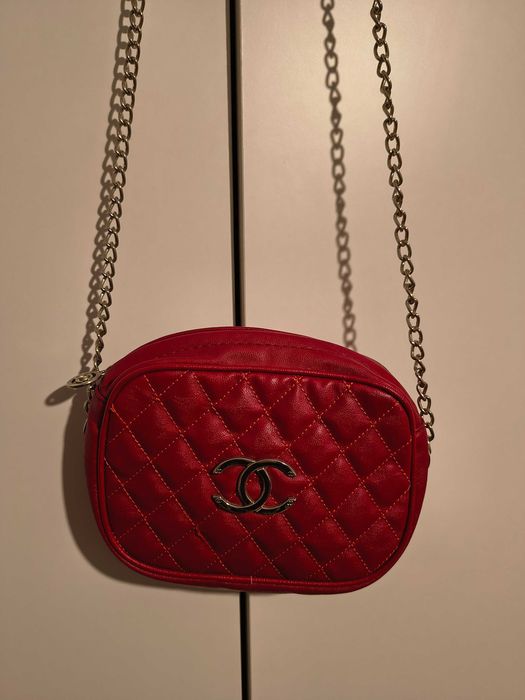 Torebka Chanel na łańcuszku