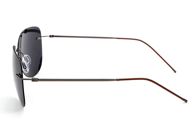 Очки в титановой оправе