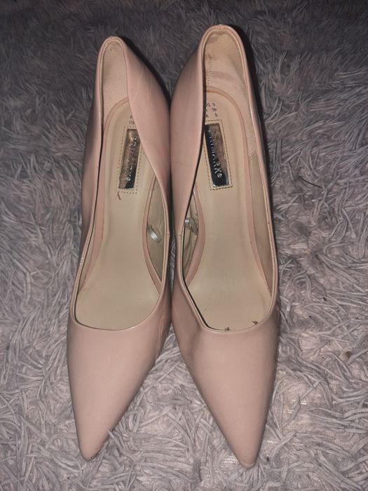 Szpilki 39 lakierowane nude buty na szpilce