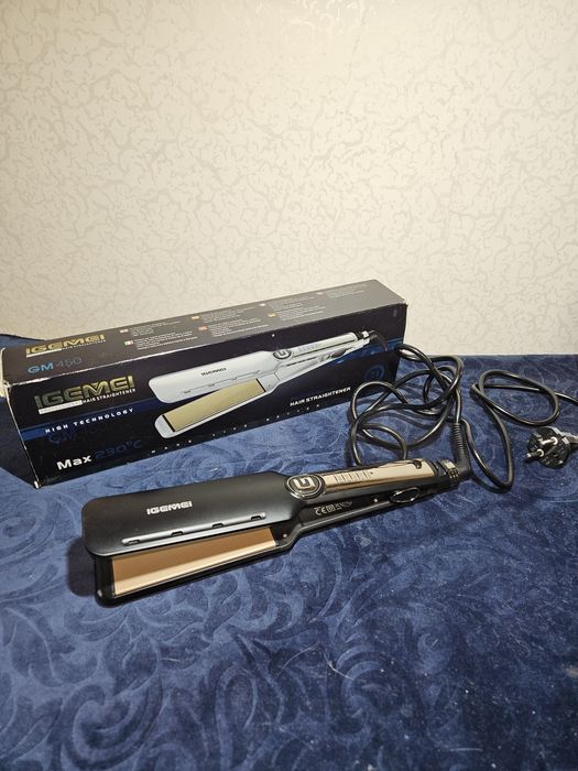 випрямляч для волосся Gemei GM-450.