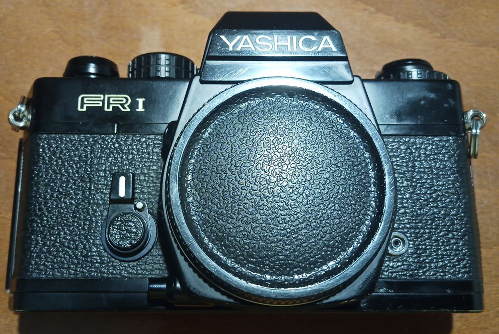Lustrzanka Yashica FR1