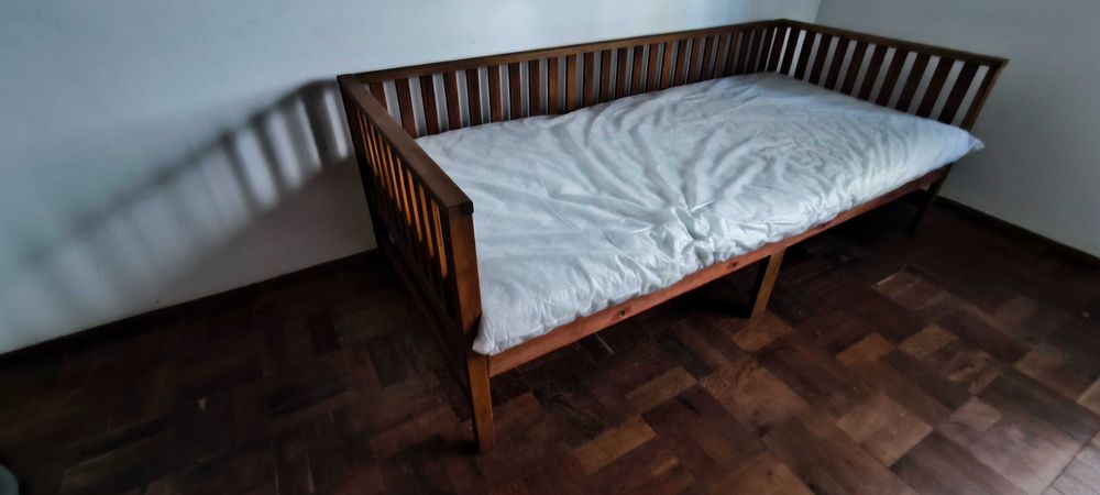 Cama sofá com colchão