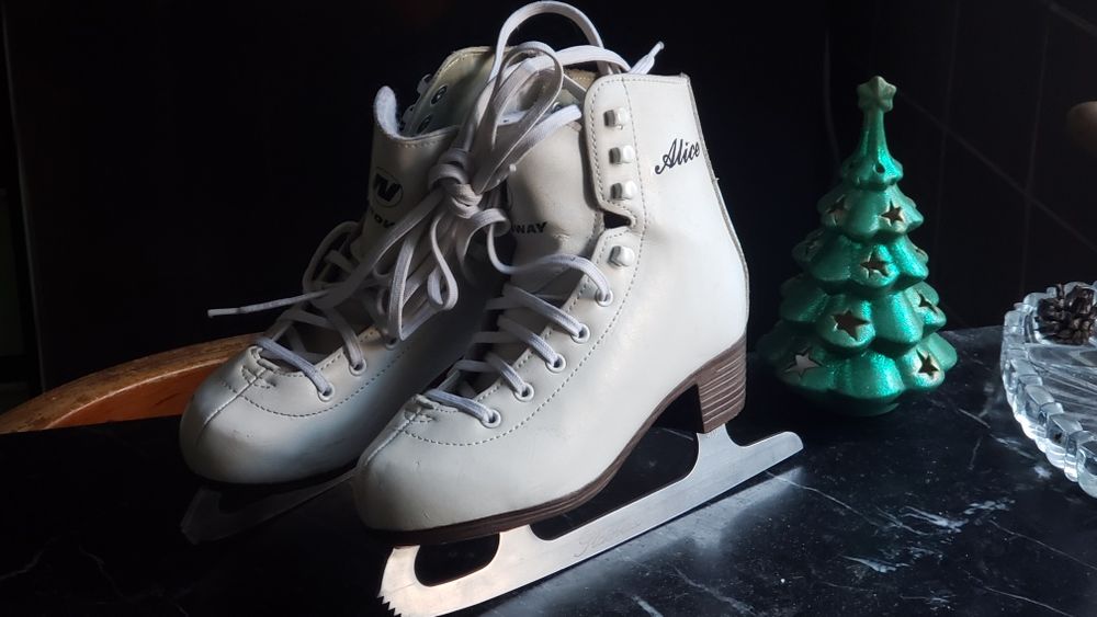 Фігурні жіночі  ковзани