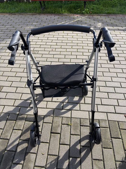 Sprzedam chodzik  dla seniora